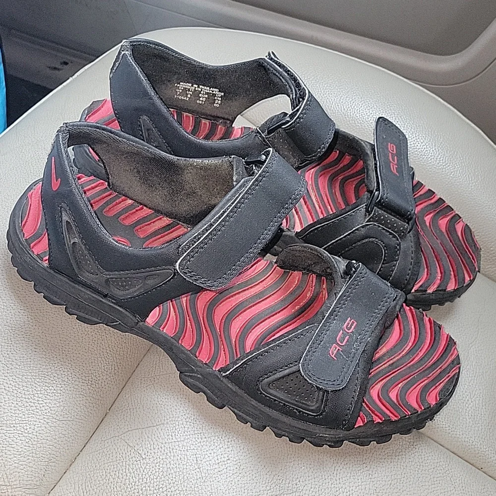 Nike ACG Santiam 4 Sandals Black Red Colorway Size 7 Hiking Sandals